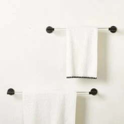 Flynn Crystal And Black Towel Bar 18" -Optimal Furniture Store FlynnCrystBlkNClrTowelBrGrpFHS23