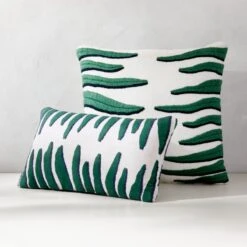 Gato Outdoor Throw Pillow 20'' 9 Gato Outdoor Throw Pillow 20'' -Optimal Furniture Store GatoODPillowGroupFHS23 1