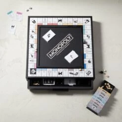 Special-Edition Monopoly ®