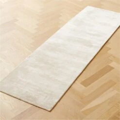 Rumiere Handloomed Ivory Viscose Runner Rug 2.5'x8' -Optimal Furniture Store RumiereVscHdldIvryRn2p5x8SHF23