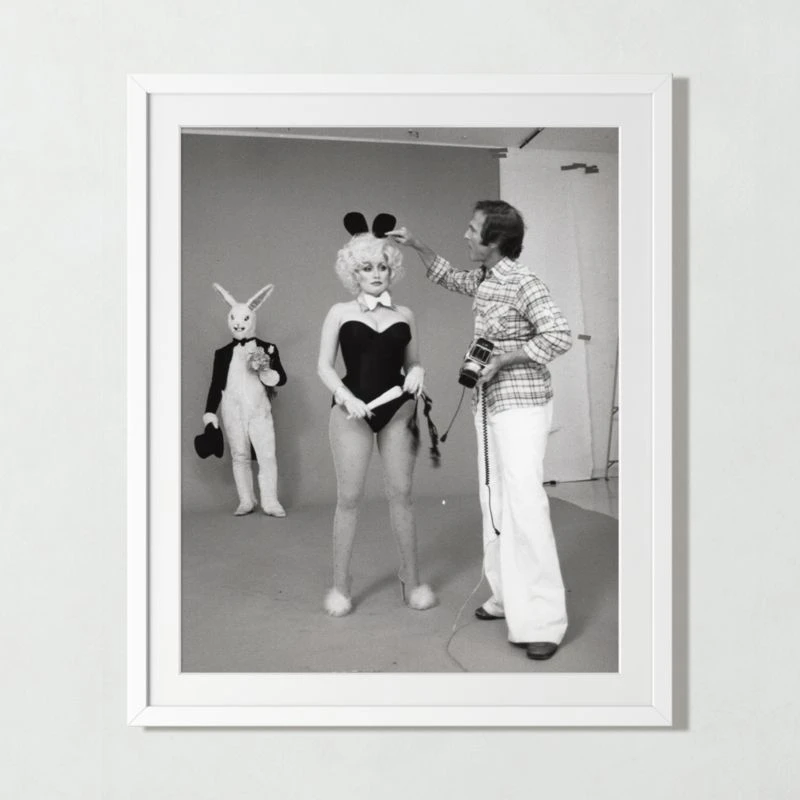 'Dolly Parton Playboy Shoot' Photographic Print In Black Frame 21.5"x17.5" 2 'Dolly Parton Playboy Shoot' Photographic Print In Black Frame 21.5"x17.5" - Image 2